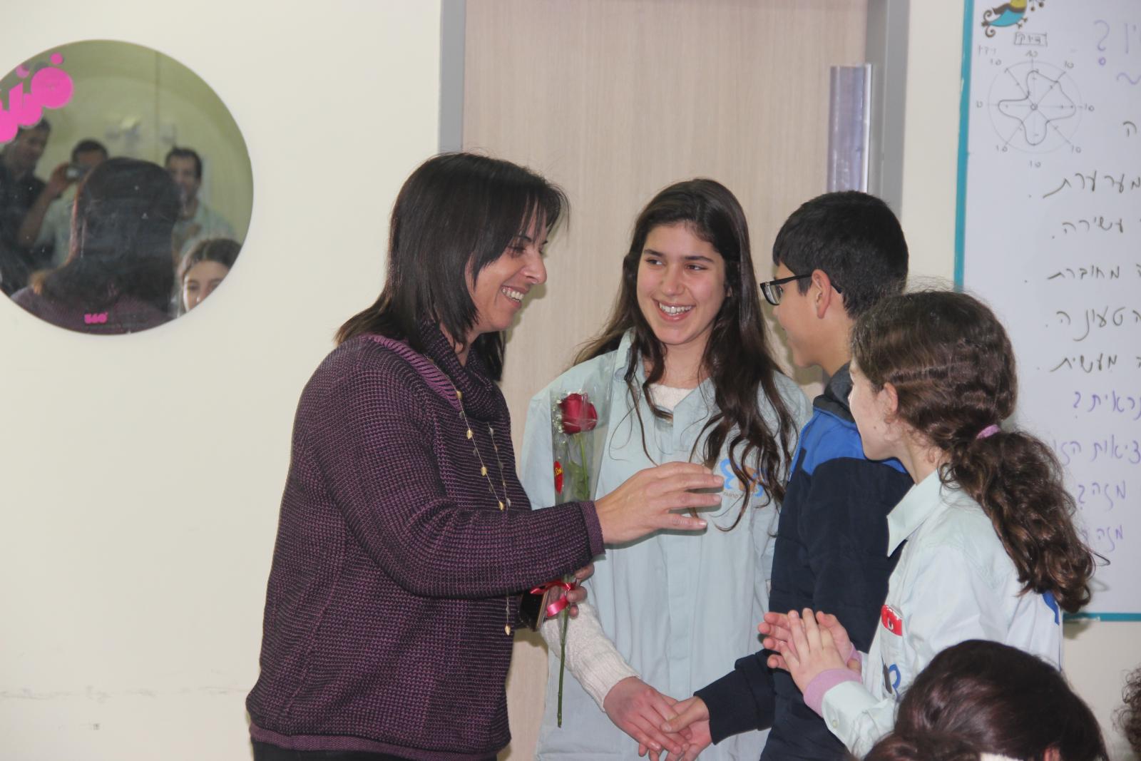 בפתיחת סניף כנפיים של קרמבו 